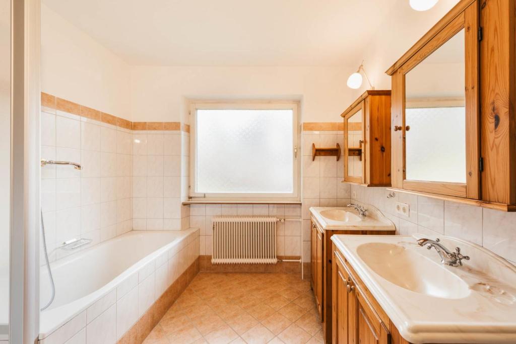 A bathroom at Ferienhaus Hoferwirt