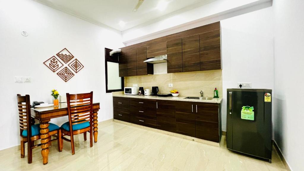 Kuchyň nebo kuchyňský kout v ubytování ZEN Suites - Golf Course Road Gurgaon