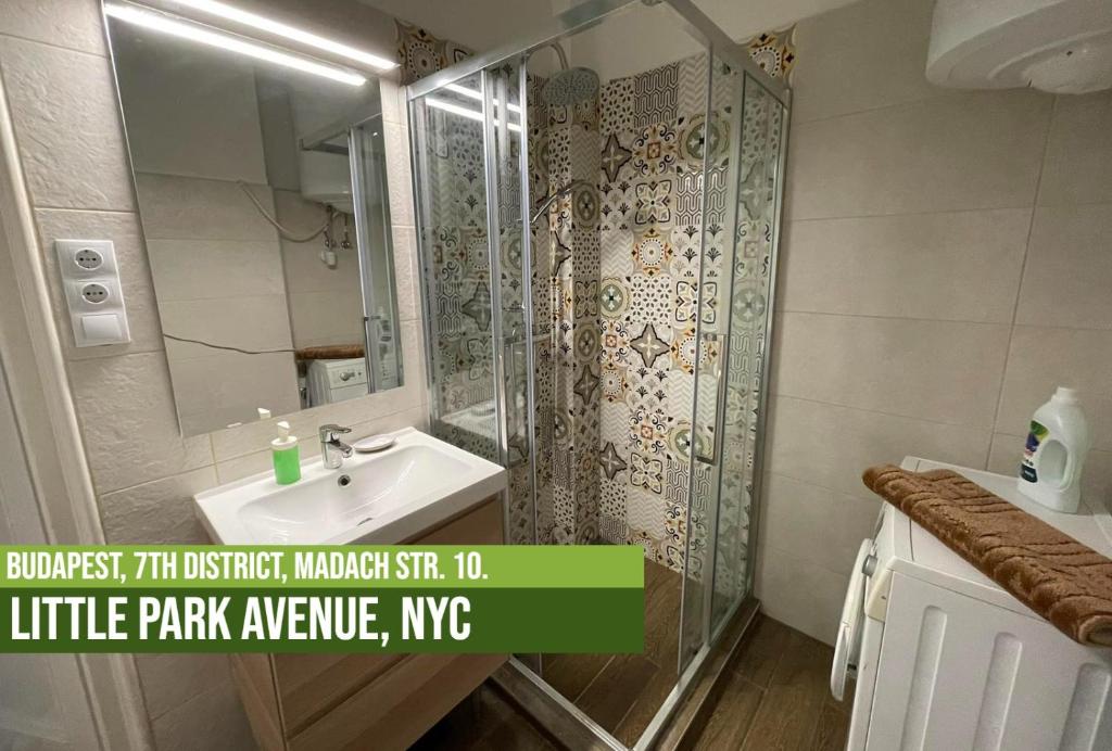 A bathroom at Little Americas Metropolitan Apartments