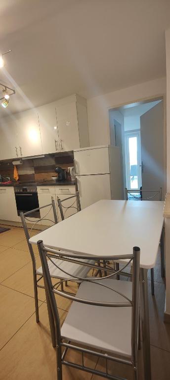 Kuchyň nebo kuchyňský kout v ubytování Gästehaus Spring