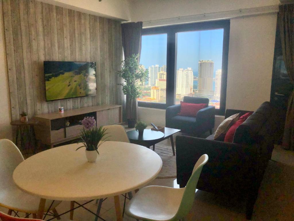 Tropicana 218 Macalister Netflix Unit by Blue Sky Holidays - 
