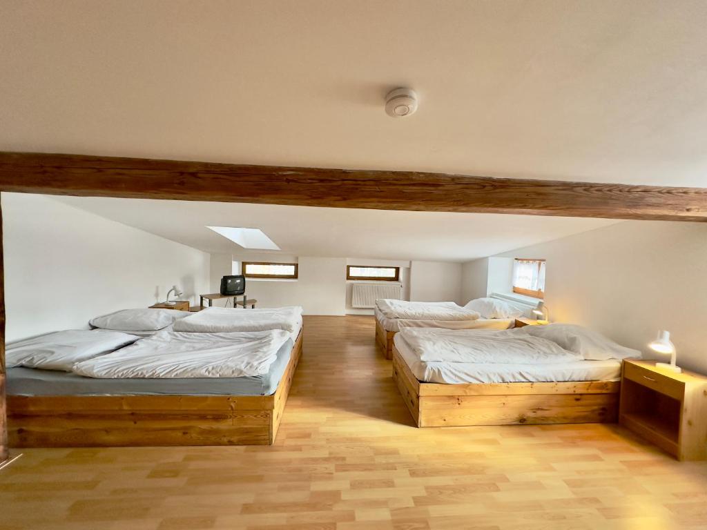 Picobello Pension - Quadruple Room With Shared Bathroom