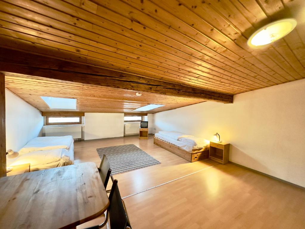 Picobello Pension - Triple Room With Shared Bathroom