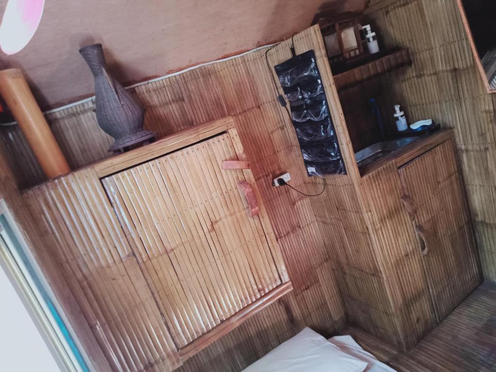 Kuchyň nebo kuchyňský kout v ubytování JUNGLE AERIAL ARTS NAMASTE LA UNION Chi fan kubo 2pax