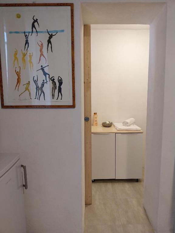 Zdjęcie z galerii obiektu Monolocale con bagno, angolo cottura e letto matrimoniale a Baldacchino w mieście Monterotondo