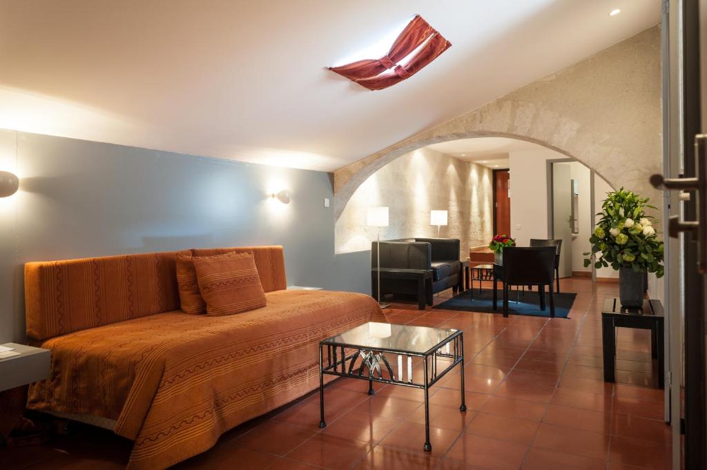 Posezení v ubytování Hôtel Cloitre Saint Louis Avignon