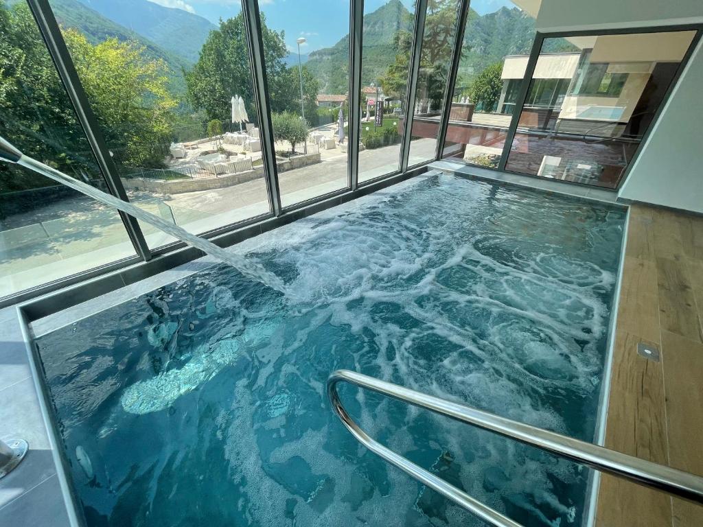Nespecifikovaný výhled na hory nebo výhled na hory při pohledu z hotelu