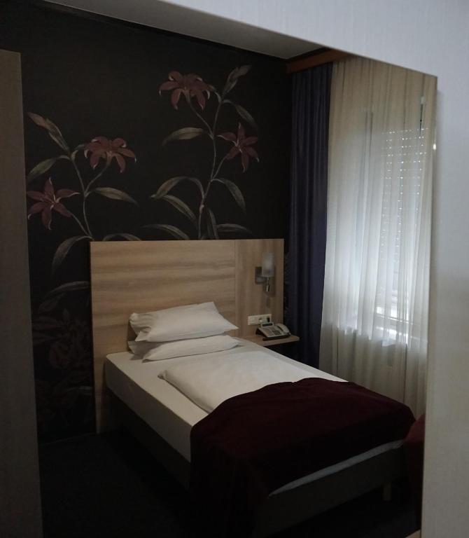 Postel nebo postele na pokoji v ubytování Hotel Senator München