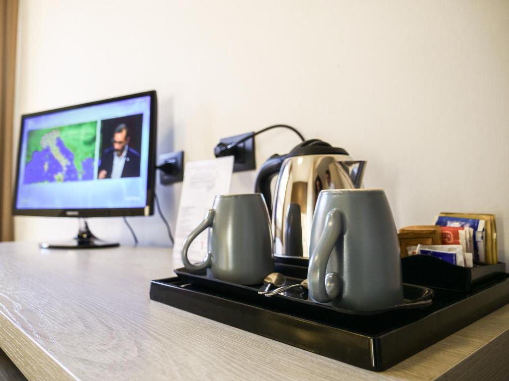 Příslušenství pro přípravu čaje a kávy v ubytování Hotel Stella Del Mare