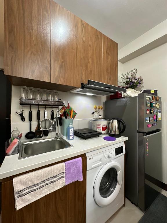 Kuchyň nebo kuchyňský kout v ubytování DawnJay Cebu Cozy Studio flat
