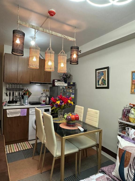 Kuchyň nebo kuchyňský kout v ubytování DawnJay Cebu Cozy Studio flat