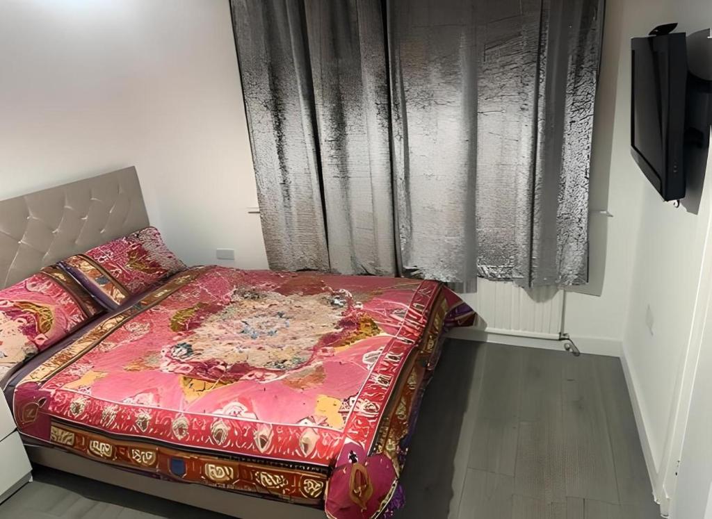 מיטה או מיטות בחדר ב-OYO Stay Inn Shakila