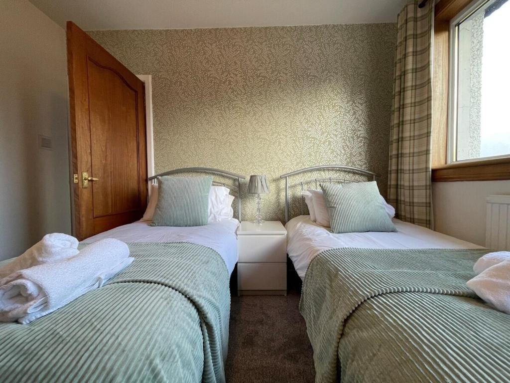 1930s 3Bed House in Quiet Village w/ Large Garden, (updated prices 2024)