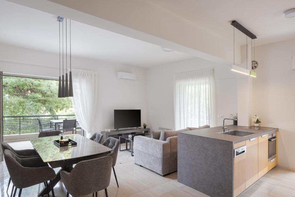 Vouliagmeni Stylish Apartment