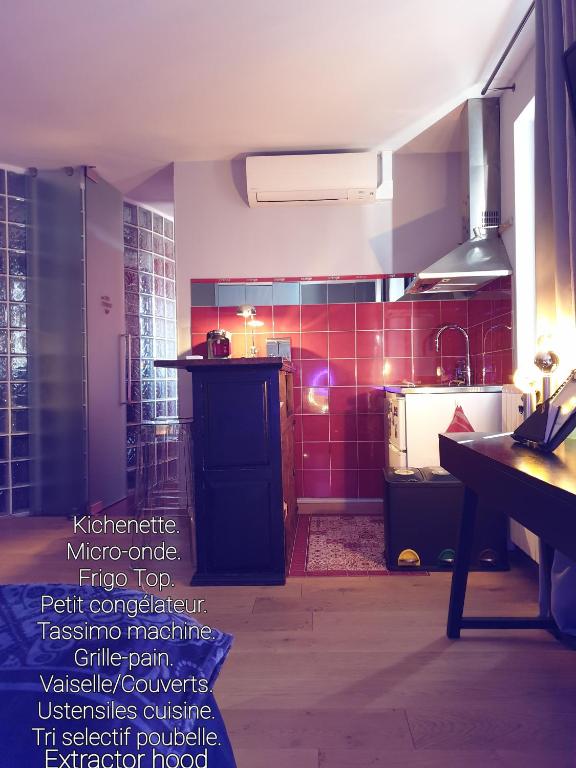 Kuchyň nebo kuchyňský kout v ubytování Studio Non Fumeur 38m2 calme, confort, ascenseur