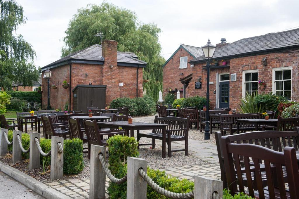 The Cheshire Cat by Innkeeper's Collection - Resim 26