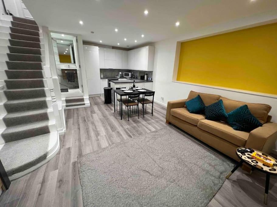 a living room with a couch and a dining room at Stunning 3BR Maisonette in Brixton in London