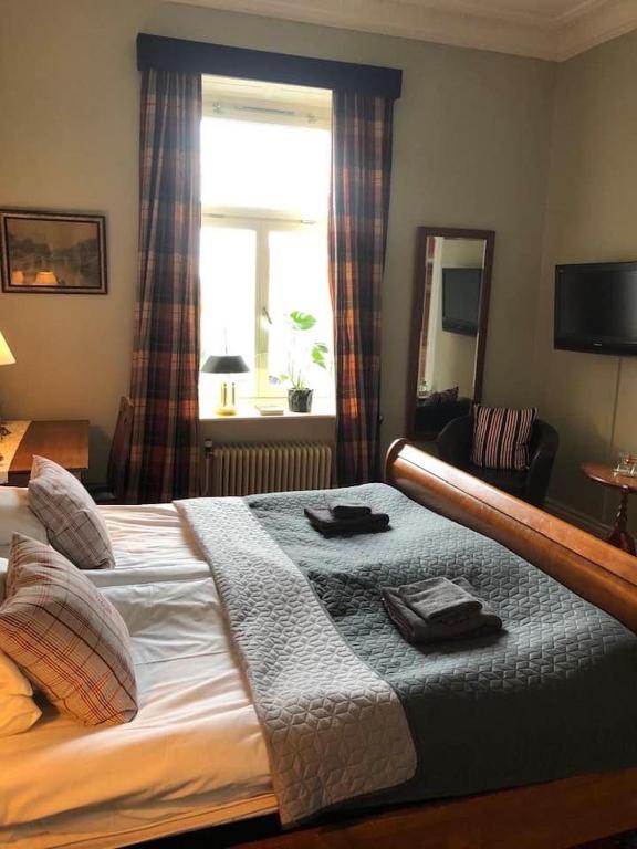 Postel nebo postele na pokoji v ubytování Strand Hotel