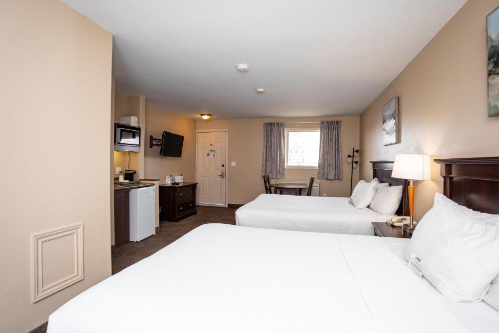 Postel nebo postele na pokoji v ubytování Canadas Best Value Inn & Suites-Charlottetown
