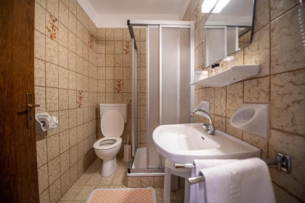 Koupelna v ubytování Zilli Rooms
