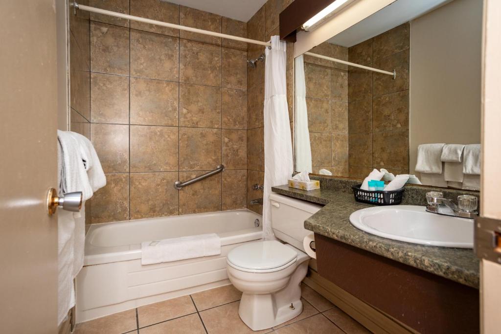 Koupelna v ubytování Canadas Best Value Inn & Suites-Charlottetown