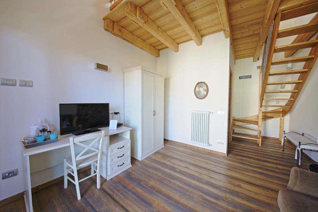 Telewizja i/lub zestaw kina domowego w obiekcie La Corte di Nonna Gemma - Holiday Home