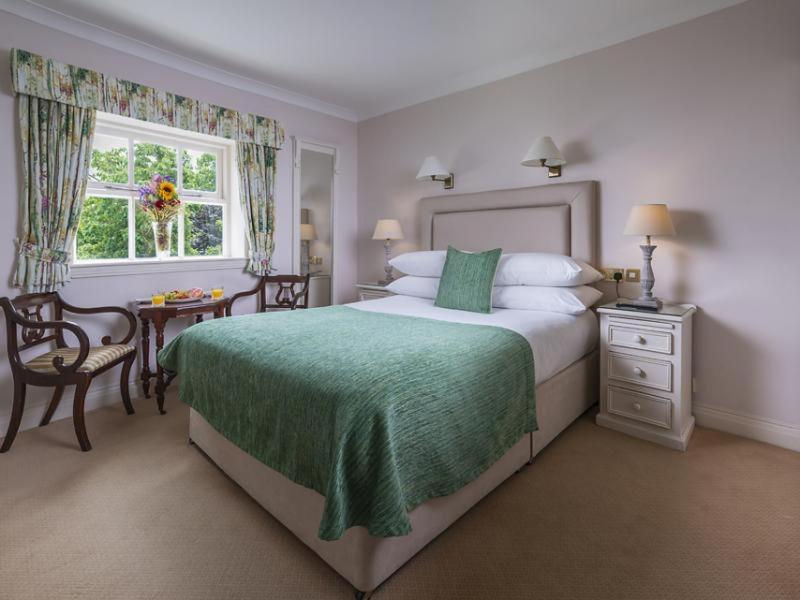 Voodi või voodid majutusasutuse Dingle Benners Hotel toas