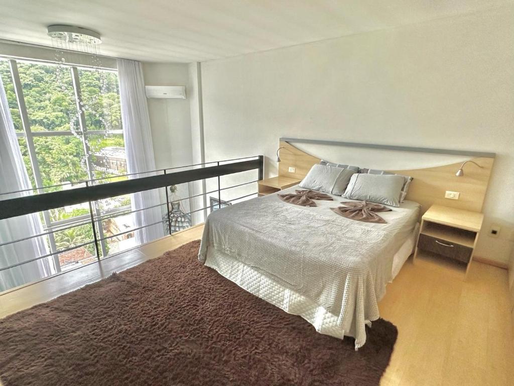 Un pat sau paturi într-o cameră la Saint Sebastian Flat 603- Com Hidro! até 3 pessoas, Duplex, no centro