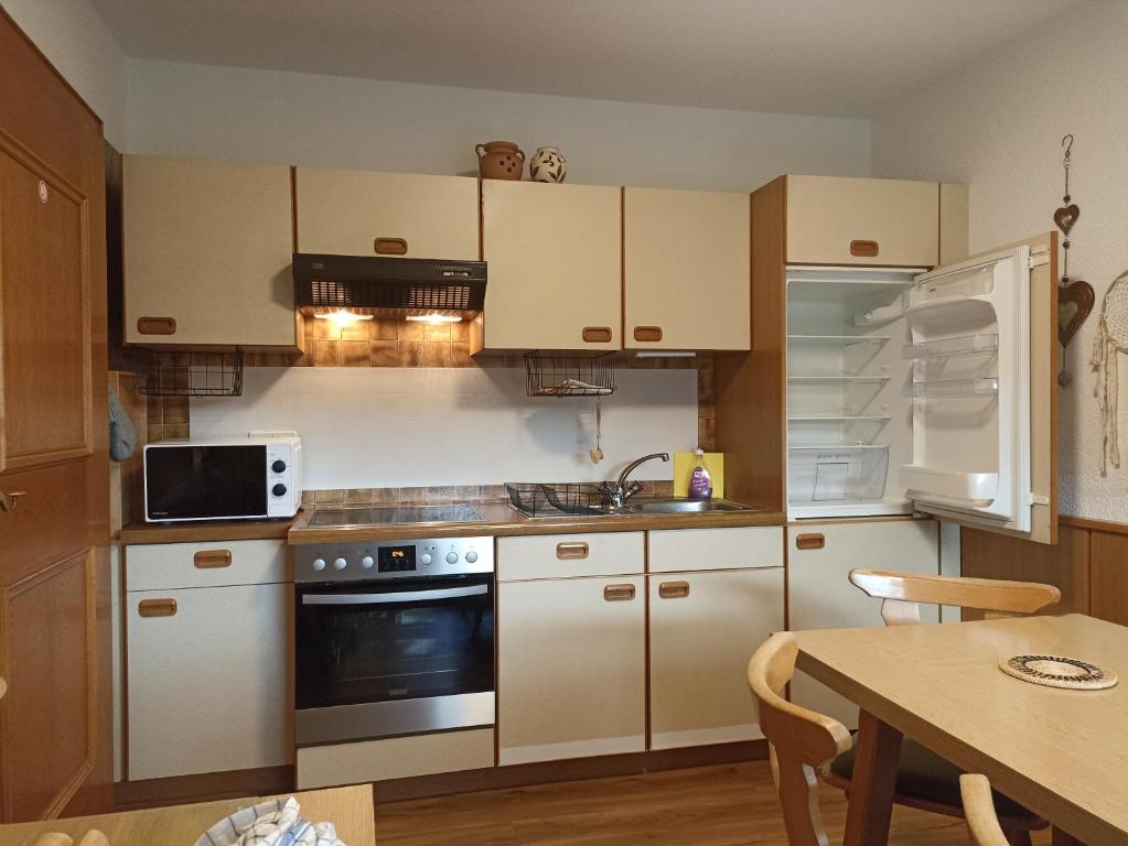 Kuchyňa alebo kuchynka v ubytovaní Haus Evi