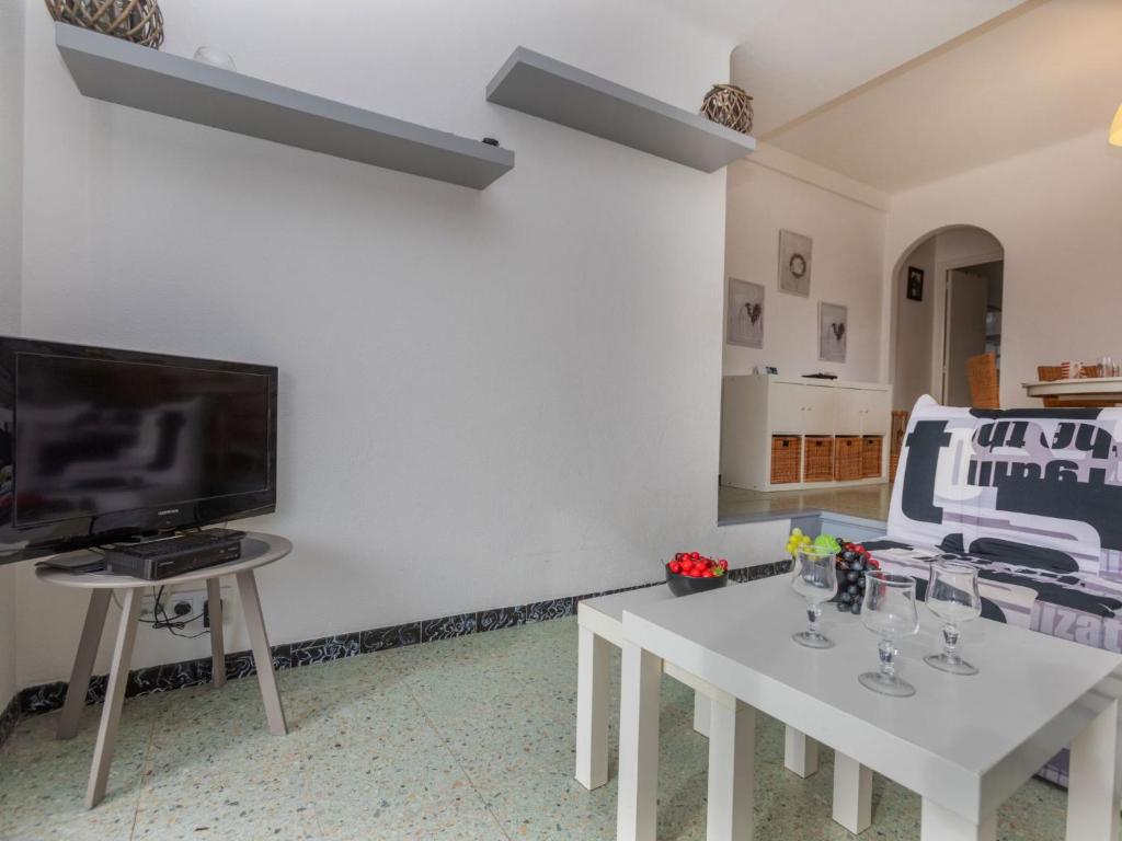 Televízia a/alebo spoločenská miestnosť v ubytovaní Apartment Gran Sol by Interhome