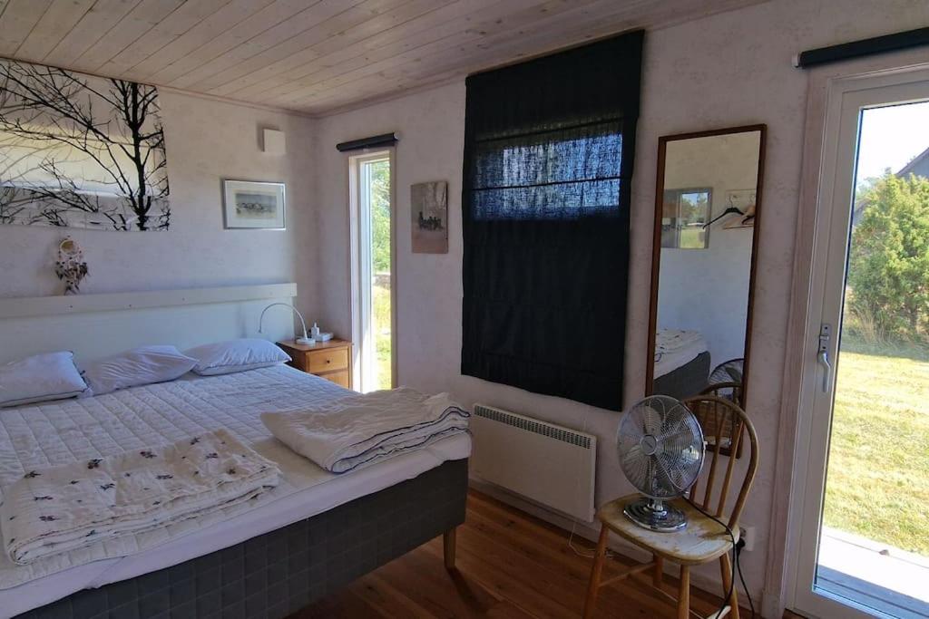 Postel nebo postele na pokoji v ubytování Fantastiskt hus på fårö