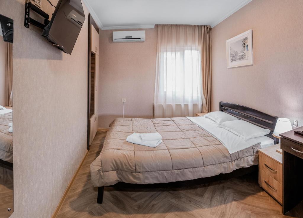Postel nebo postele na pokoji v ubytování Lotus Hotel