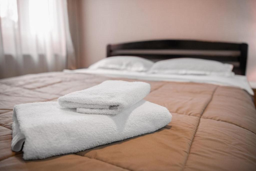 Postel nebo postele na pokoji v ubytování Lotus Hotel
