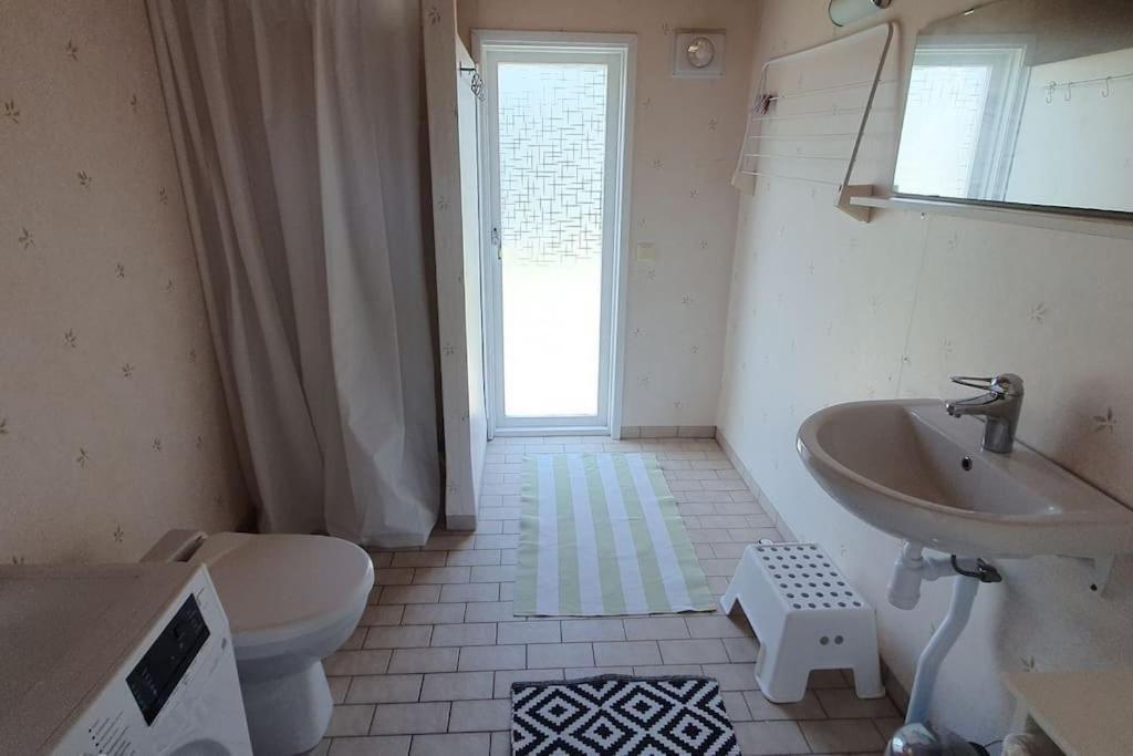 Koupelna v ubytování Fantastiskt hus på fårö