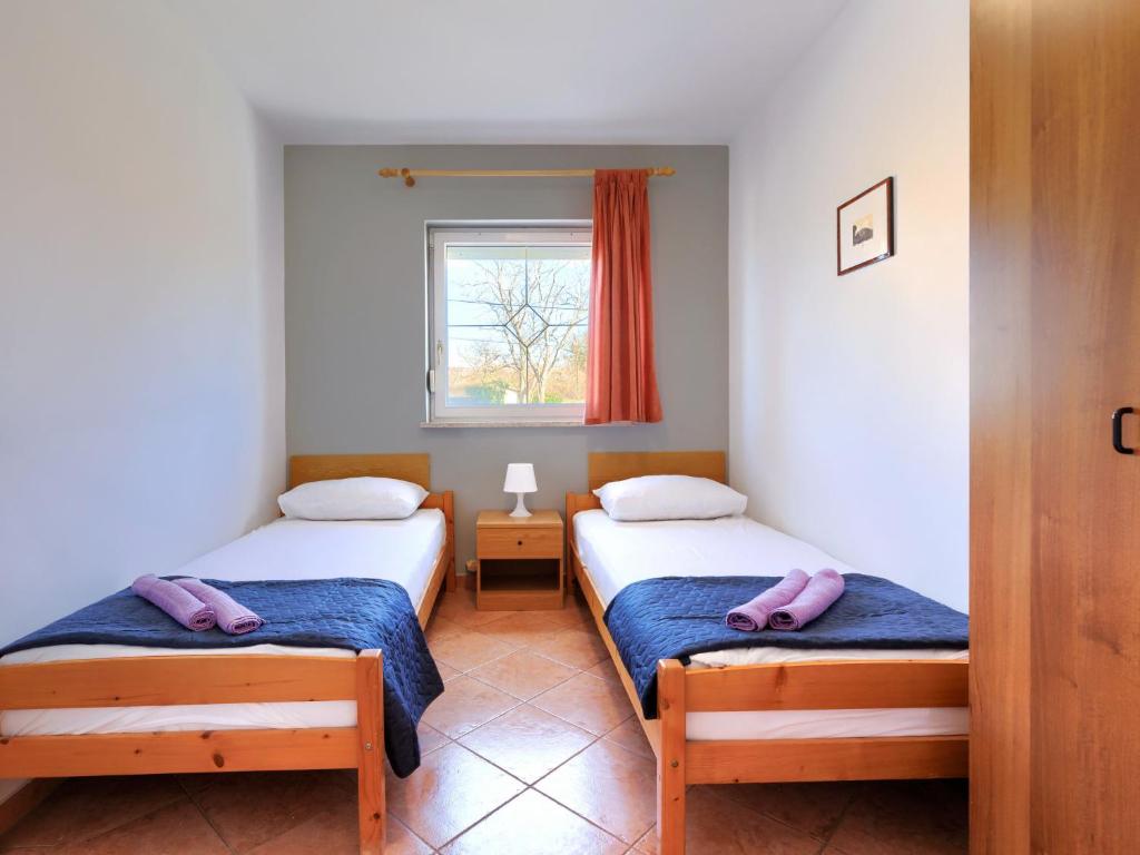 Łóżko lub łóżka w pokoju w obiekcie Apartment Gordana-2 by Interhome