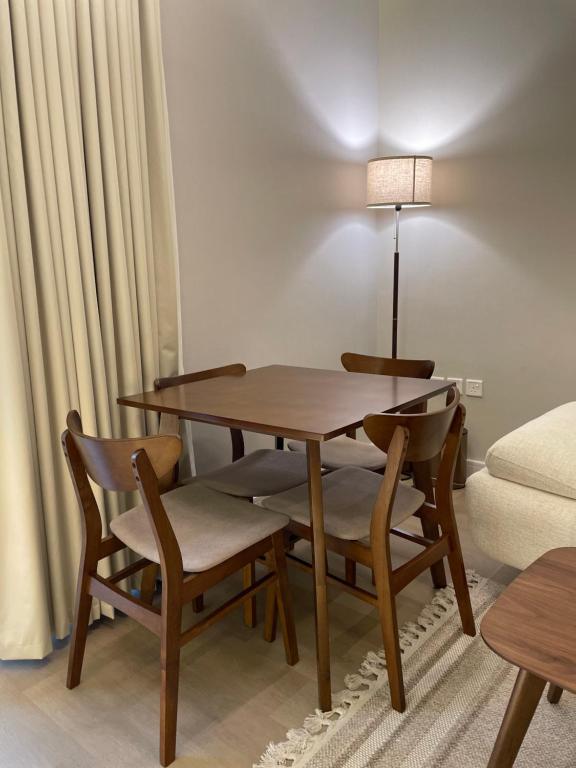 Posezení v ubytování 1 BR Luxury Apt by AJ Aljada