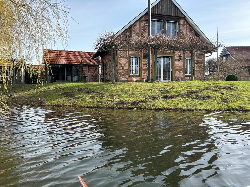 Gemütliches Fachwerkhaus am See mit Kamin - Housity