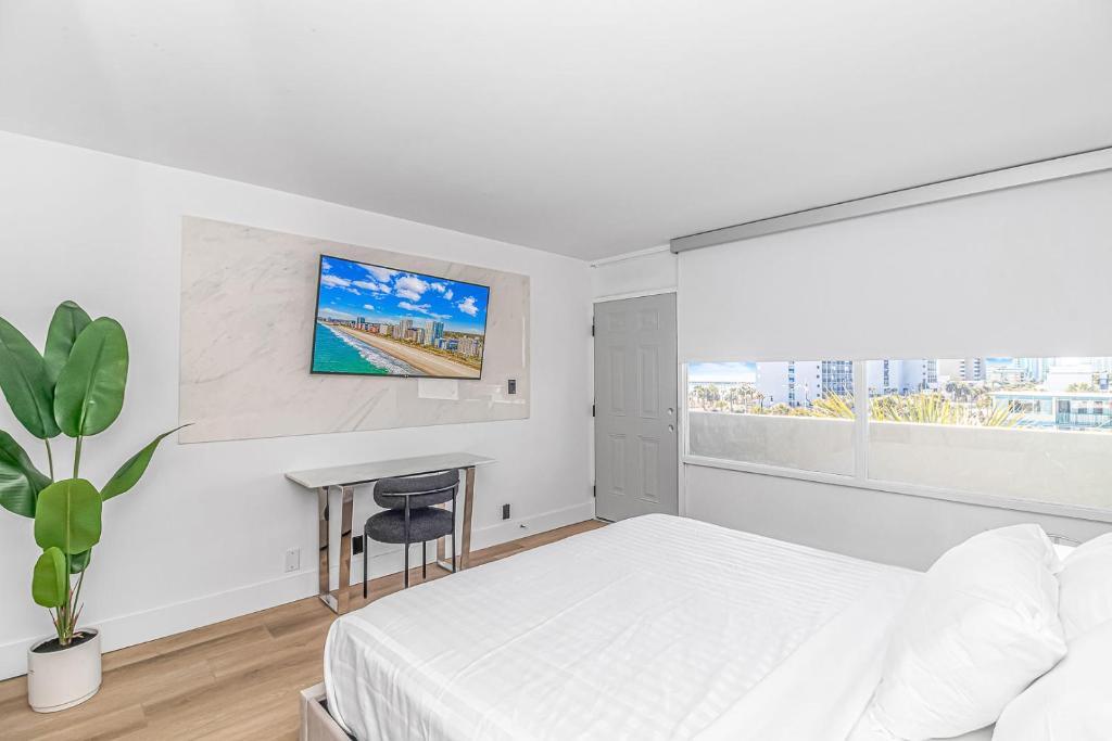 Fifth and Ocean - King Studio