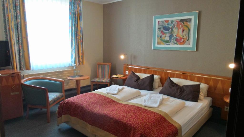 Postel nebo postele na pokoji v ubytování Hotel Alt Montjoie