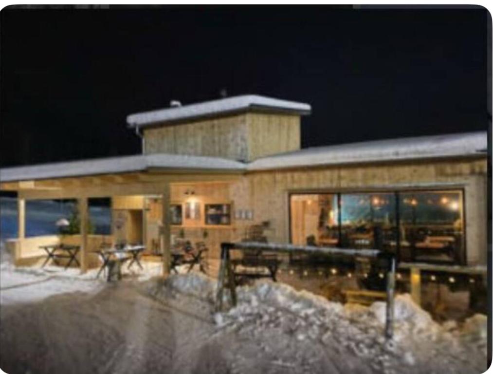 Lisa Lodge i Järvsö Ski and bike in and out talvel