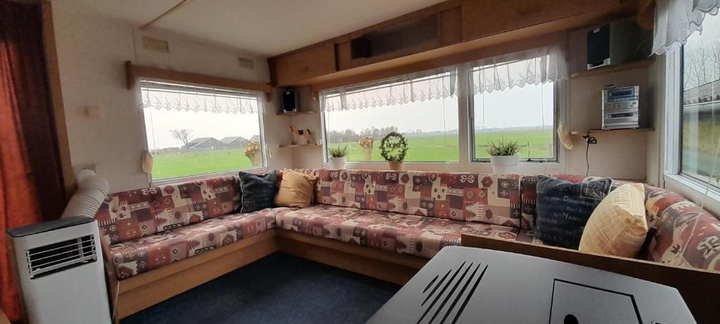 Posezení v ubytování Stacaravan op de paardenboerderij Sneek