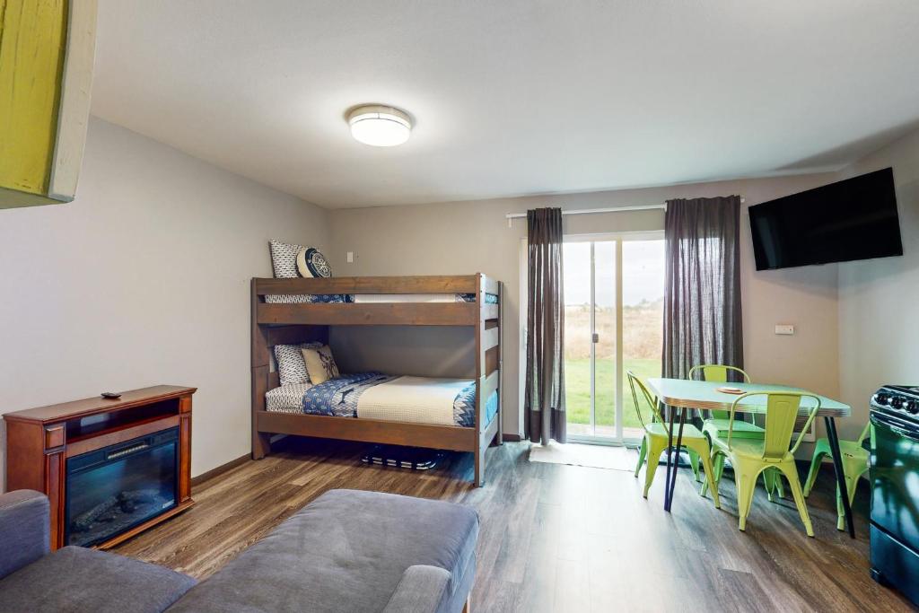 Breakwater Inn Tiverton Condo 7, Grayland (updated prices 2024)