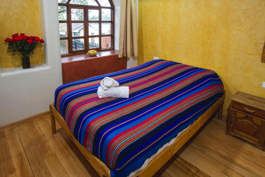 Postel nebo postele na pokoji v ubytování Llullu Llama Mountain Lodge