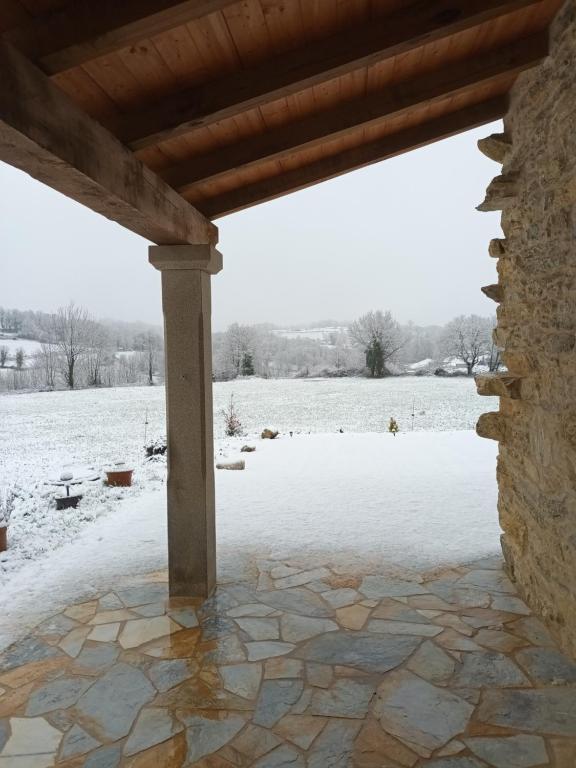 Casa Os Prados da Albela during the winter