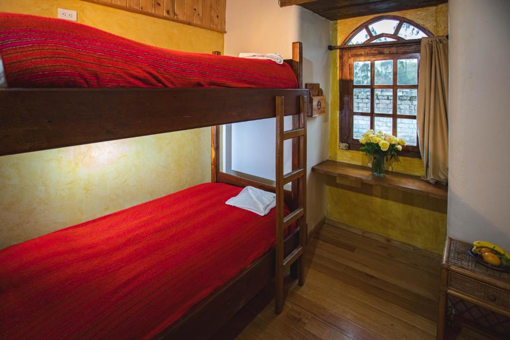 Postel nebo postele na pokoji v ubytování Llullu Llama Mountain Lodge