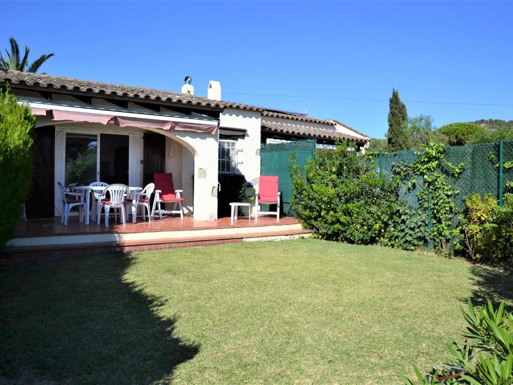 Maison avec Jardin, Terrasse et Piscine Commune à 3 km de la Plage à L'Estartit