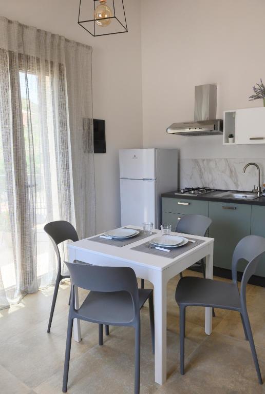 Kuchyňa alebo kuchynka v ubytovaní Le 3 Rose apartments