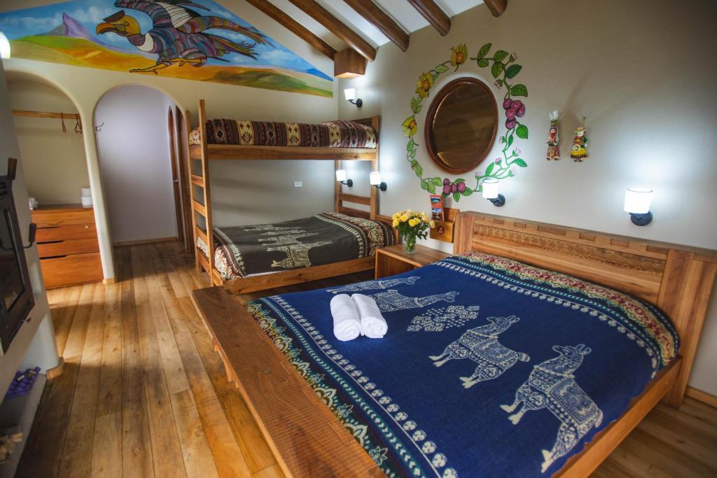 Postel nebo postele na pokoji v ubytování Llullu Llama Mountain Lodge