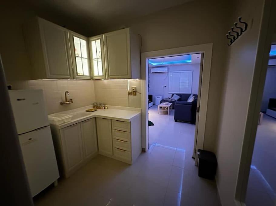 A cozinha ou cozinha compacta de شقة خاصة - 205