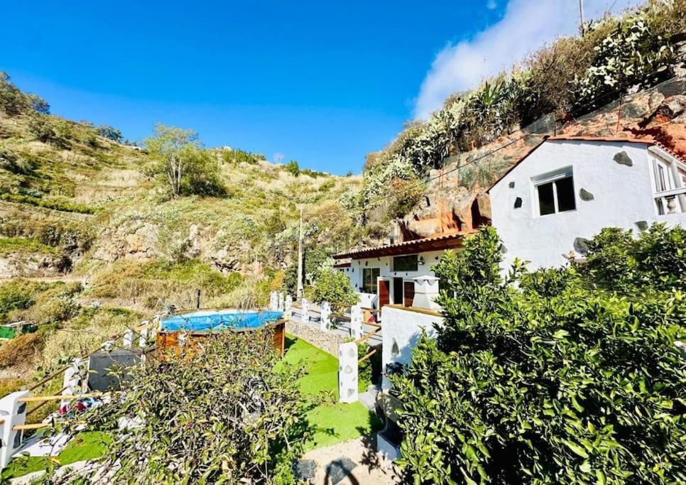 Casa cueva las rosadas & piscina - Four-Bedroom House